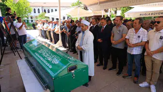 Vali Akbıyık acılı aileyi yalnız bırakmadı: Şehit babası son yolculuğuna uğurlandı