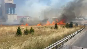 Emirdağ yolunda korkutan anız yangını: Görüş mesafesi düştü, trafik durma noktasına geldi