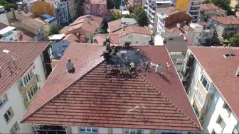 Kütahya'da gökyüzü aydınlandı, apartman çatısında korku dolu anlar yaşandı