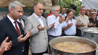 Manisa’da vefa sofrası: Şehit aileleri ve gaziler aşurede buluştu