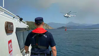 Fethiye'deki yangınla mücadelede Sahil Güvenlik'ten kritik görev: Deniz trafiğine sıkı denetim