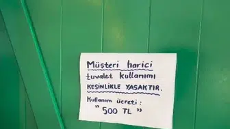 Tatilcilerin Akyaka şoku: Tuvalet kapısına asılan o yazı sosyal medyayı ayağa kaldırdı