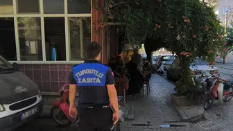 Turgutlu'da kaldırım işgaline geçit yok: Zabıtadan esnafa sıkı takip