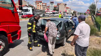 Tavşanlı yolunda korku dolu anlar: Kamyonun biçtiği otomobildeki iki çocuk hastanelik oldu