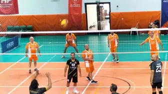 Köyceğiz’de voleybol şöleni: Veteranlar parkede fırtına gibi esti
