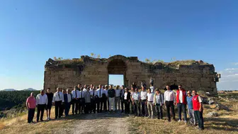 Tarihin kalbinde kritik oturum: Uşak İl Genel Meclisi Blaundos’ta toplandı
