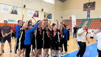 Geleceğin yıldızları Aydın’da buluştu: Hentbol şöleni kupa töreniyle noktalandı