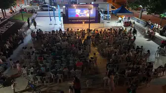 Yenipazar’da nostalji rüzgarı: Çocuklar açık havada sinemanın tadını çıkardı