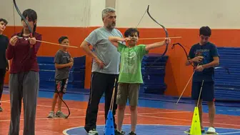 Sarıgöl'de genç okçular yay gerdi, hedefleri on ikiden vurdu