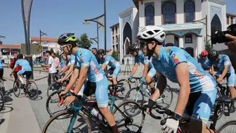 Pedallar demokrasi kahramanı için döndü: Kütahya’dan Niğde’ye anlamlı yolculuk
