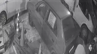 Sürücü kursu önünde soğukkanlı hırsızlık: İki genç motosikleti böyle götürdü
