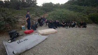 Çeşme kıyılarında sabah operasyonu: 16 kaçak göçmen yakalandı