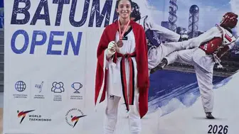 Aliağalı Merve Nisa zirveye çıktı: İstiklal Marşı’nı Gürcistan’da dinletti