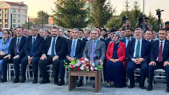 Bakan Kacır'dan muhalefete sert gönderme: Kamu kaynaklarını savuranları millet görüyor