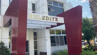 Seferihisar’da Rüşvet Operasyonu Büyüyor: Eski Başkanın ve Yardımcısının Makam Şoförleri Gözaltında