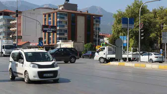 Denizli’de trafik kuralları hiçe sayılıyor: Kavşak adeta kaza fabrikasına döndü