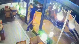 Söke’de Kafe İşletmecisine Sopalı Dehşet: O Anlar Kamerada