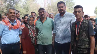 853 Yıllık Çoban Bayramı’nda Yürekleri Isıtan Jest: Şampiyonun Altın Ödülü Hasta Çocuğa