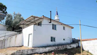 İmamın lojmanından çıkanlar şoke etti: 11 yıllık görev yerini çöp eve çevirmiş