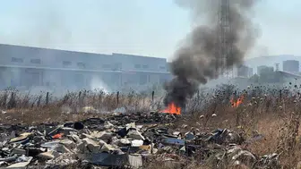 Turgutlu'da korkutan yangın: Atıkların içindeki gizemli madde şüphe uyandırdı