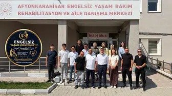 Makaslar bu kez sevgi için çalıştı: Engelsiz Yaşam Merkezi'nde anlamlı gün