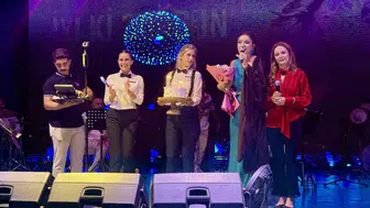 Bodrum gecelerinde Öykü Gürman rüzgarı: Sahnede duygusal anlar ve sürpriz kutlama