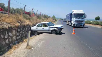 Manisa'da dehşet anları kamerada: Tırın sıkıştırdığı otomobil savruldu