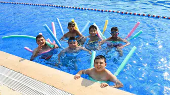 Yuntdağı’ndan Muradiye’ye uzanan serinlik: Minikler havuz keyfiyle moral depoladı