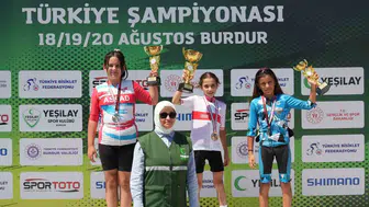 Akhisar’ın pedal şampiyonları Burdur’dan madalyalarla döndü