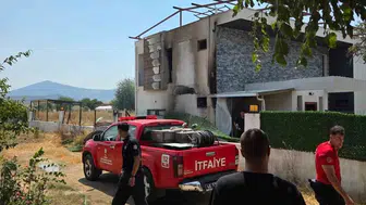 Milas'ta korkutan yangın: Ekipler alevlerin eve sıçramasını son anda önledi