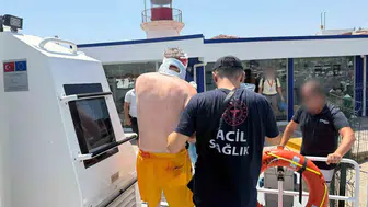 Bodrum açıklarında deniz üzerinde acil müdahale: Sahil Güvenlik yaralıyı kurtardı
