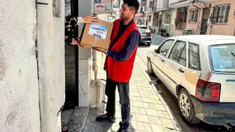 Efeler’de Kardeş Eli Projesi büyüyor: Gıda kolileri hanelere ulaşmaya devam ediyor