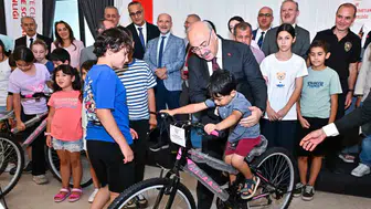 Denizli’de çocukların yüzünü güldüren buluşma: 50 minik kalbe hediye bisiklet