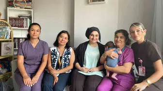 Çine’de sağlık ekipleri kapı kapı dolaşıyor: Annelerin en büyük destekçisi oldular