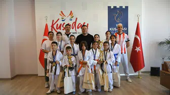 Kuşadalı Karateciler Bursa’da Kürsüyü Sildi: 11 Bireysel, 3 Takım Madalyası