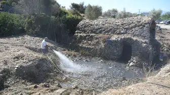 Kuşadası'nda köklü geçmişe hijyen dokunuşu: Tarihi hamam çevresi yenilendi
