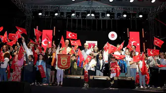 Afyonkarahisar'da 104. Yıl Coşkusu: Bando ve Halk Oyunlarıyla Tarihe Saygı Gecesi