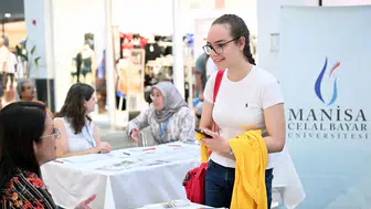 Geleceğin meslekleri için ilk adım: MCBÜ adaylarla AVM’de buluştu
