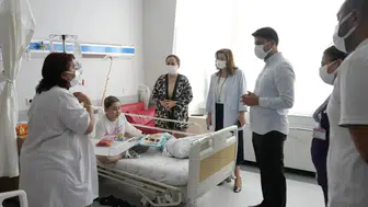 ADÜ Hastanesi’nde anlamlı buluşma: Minik kalplere umut oldular