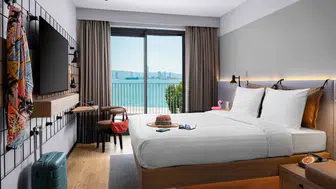 İzmir’in sahil hattında yeni dönem: Moxy kapılarını açtı