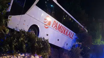 Manisa yolunda gece yarısı dehşeti: Yolcu otobüsü şarampole uçtu