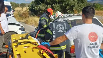 Denizli'de trafik dehşeti: İki araç birbirine girdi, 5 kişi hastanelik oldu
