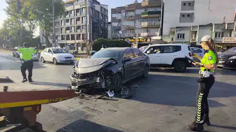 Aydın'da trafik kabusu: Kırmızı ışık ihlali baba ve oğlunu hastanelik etti