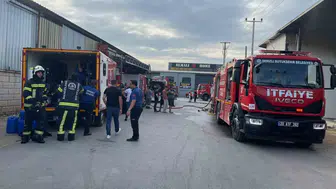 Denizli'de korkutan depo yangını: Ekipler alevleri büyümeden durdurdu