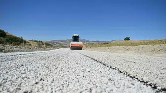 Selendi'de çeyrek asırlık asfalt hasreti sona eriyor