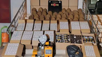 Bolvadin’de kaçak tütün operasyonu: Adreslerden adeta fabrika çıktı