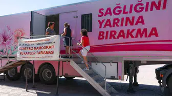 Aliağa’da sağlık seferberliği: Pembe Prenses kapınıza kadar geldi