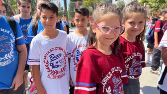 İzmir’in İkizler Üssü: Bir okulda 54 öğrenci aynı anda aynı heyecanı paylaşıyor