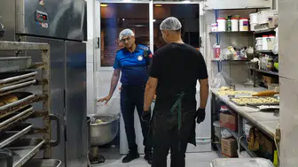 Efeler sofralarındaki güveni denetimle tescilledi: Fırınlarda gramaj ve hijyen mesaisi