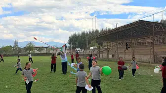 Beyağaçlı miniklerden gökyüzüne barış çağrısı: Uçurtmalar Gazze için havalandı